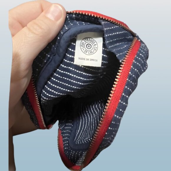 Levi's Strauss & Co Mini Pouch With White Stitch Detail - Picture 7 of 8